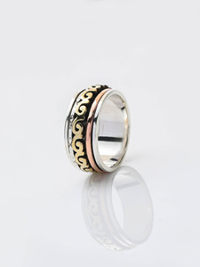 แหวนอันน่าทึ่งที่แสดงให้เห็นถึงการผสมผสานที่ลงตัวของคอลเลกชันเครื่องประดับทองเหลืองเงินที่มีสไตล์ - Product Image 2