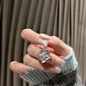 Pendentif en argent pur S925, style français léger, élégant, tempérament artistique, simplicité, motif plissé, matériau principal en or - Product Image 2