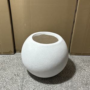 Pot Bunga Fiberglass Sederhana Ramah Lingkungan Ukuran Besar Gaya Amerika untuk Penggunaan di Luar dan Dalam Ruangan untuk Kondisi Taman - Product Image 5