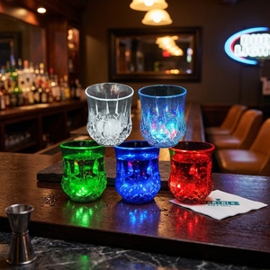 Vasos de Cristal Facetado LED de 7oz con Luz RGB Multicolor Intermitente para Bodas, Fiestas, Bares Nocturnos, Clubes, Cumpleaños y Eventos - Product Image 2