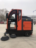 Balayeuse routière robuste de marque YG pour le nettoyage des rues avec moteur, poids de 646 kg, garantie d'un an, dimensions