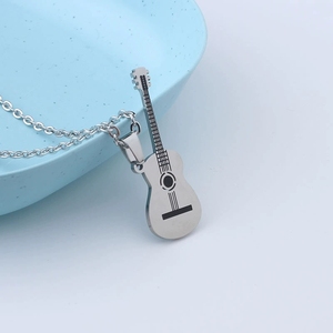 Collier minimaliste en forme de guitare acoustique, pendentif de style vintage pour un usage quotidien et les festivals de musique - Product Image 3