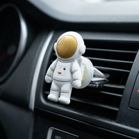Clip de ventilation de voiture 3D Ananas, support de désodorisant en plastique de luxe, design interactif en peluche qui couine pour véhicule