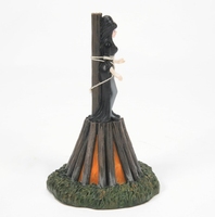 En résine Halloween Elvira, la maîtresse du village sombre a décoré une statue sur un feu avec des lumières d'ambiance