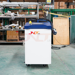 Nettoyeur laser continu à grande vitesse 1500W de 300mm de large pour l'élimination de la peinture antirouille du châssis/cadre du camion - Product Image 1