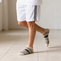 Chaussettes courtes unisexe antidérapantes à motif nordique vintage en coton pour Noël, idéales pour les fêtes d'hiver, avec logo discret, parfaites comme cadeau.