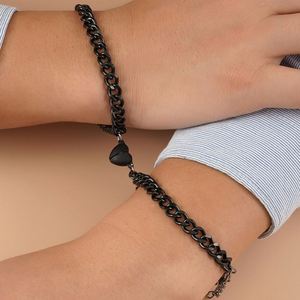 ของขวัญวันวาเลนไทน์ เครื่องประดับ สร้อยข้อมือคู่รักรูปหัวใจสีดำแม่เหล็ก สร้อยข้อมือสแตนเลสแบบ Cuban Chain สำหรับคนรัก - Product Image 2