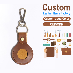 Funda de cuero genuino para AirTag con clip para llavero |   Fabricación Personalizada OEM/ODM para Marcas de Accesorios Tecnológicos - Product Image 1