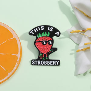Dies ist ein Strobot Strawberry Robber Emaille Pin Funny Strawberry Pun Metal Abzeichen - Product Image 3