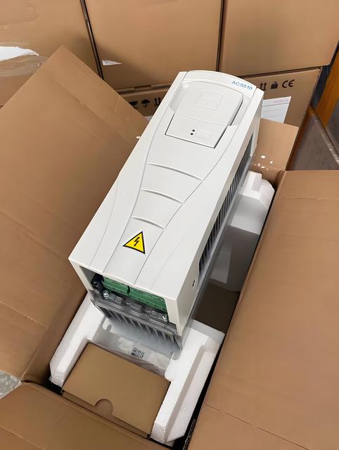 ABB VFD Inverter ABB ACS580-01-033A-4 Inverter 15kW 380V 3P VFD With Chinese Handheld Control Panel in Stock