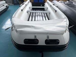 Dinghy à propulsion à jet 4,7 m pour 8 personnes, couleur blanche, avec fond renforcé et housse en tissu, pour divertissement en plein air, fabriqué en Chine (OEM/ODM) - Product Image 3