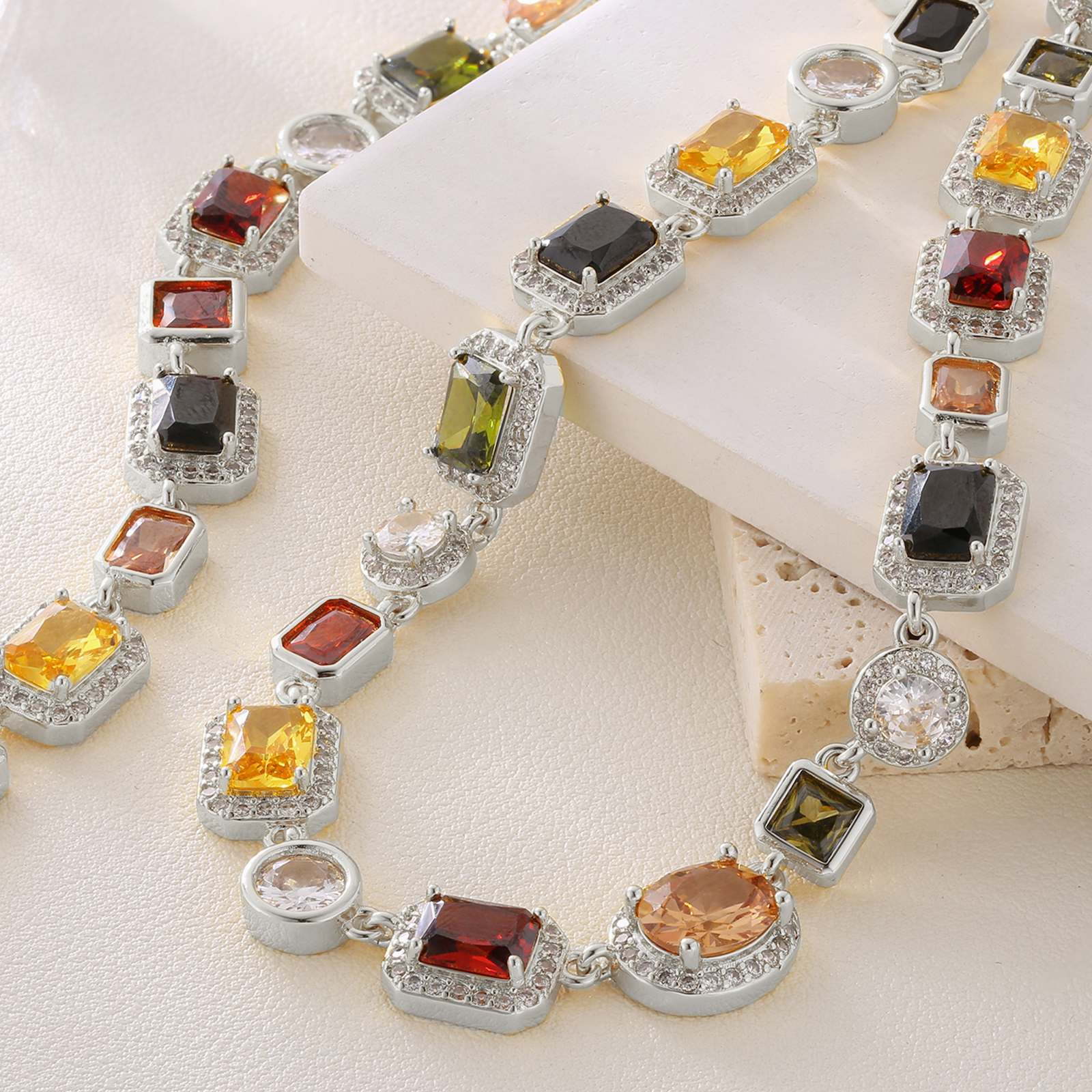 Collana di zirconio color argento