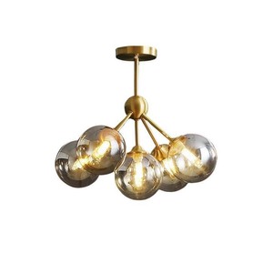 En <span class=keywords><strong>la</strong></span> sala de estar nórdica hay un mágico candelabro de cristal con forma de frijol, una cama de lujo ligero y una zona de comedor. - Product Image 5