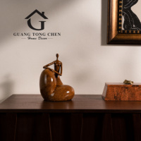Statue en résine abstraite nordique Art Déco en forme humaine, sculpture créative de dame assise, décoration de table pour la maison et le bureau, artisanat artistique