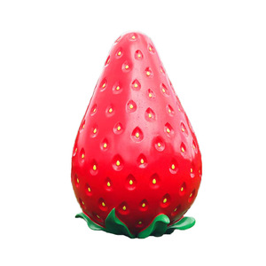 Grande sculpture de fraise décorative pour extérieur, idéale pour la ferme, le jardin, l'aménagement paysager, le parc et les espaces verts - Product Image 6
