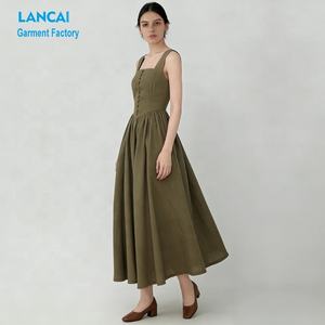 Robes longues en lin sans manches à col carré pour femmes, fabriquées sur mesure par des entreprises de confection de vêtements pour femmes, avec boutons. - Product Image 1