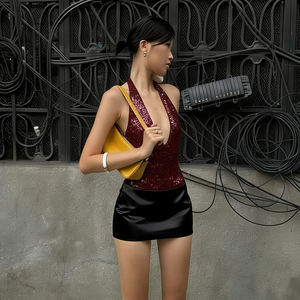 Vestido Mini Sexy con Escote Profundo en V, Plisado, Color Sólido, en Satén, Corte Regular, Cintura Natural, Lavable, con Volantes y Paneles en Contraste - Product Image 6