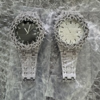 Herrenuhr mit Vollbesatz aus CZ-Diamanten | Dornenkrone-Lünette Baguette-Armband Arabisches Zifferblatt Datum Wasserdichte Uhr