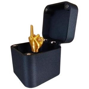 JY Novelty Boîte Cadeau Surprise Doigt d'Honneur en Plastique - Jouet Farce Pop-Up avec Idées Amusantes (5x5x5) pour les 4 ans et plus - Product Image 1