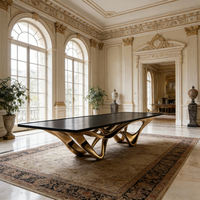 Table à manger de luxe contemporaine avec base sculptée en or organique, mobilier d'art moderne pour espaces de repas haut de gamme