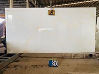 Dalle d'onyx blanc glacé, pierre naturelle, polie, moderne, rétroéclairée, pour mur, comptoir de réception, comptoir de bar, revêtement