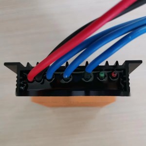Controlador de Turbina Eólica MPPT de 300W, Entrada de 12V/24V para Carga a Baja Velocidad del Viento - Product Image 2