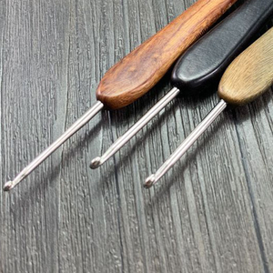 เข็มโครเชต์ด้ามไม้จันทน์ ด้ามจับสแตนเลส จับถนัดมือ ชุดอุปกรณ์ถักไหมพรม DIY ลดราคา - Product Image 2