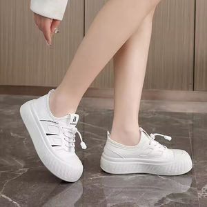 Baskets blanches tendance personnalisées pour femmes 2026 – Chaussures plates décontractées à enfiler, respirantes et antidérapantes pour l'été et l'automne LYKU - Product Image 4