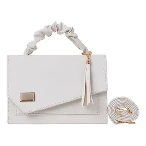 Bolso Tote Casual Blanco para Mujer Fana Melody con Patrón Geométrico Forro de PVC PU Cierre Abierto Dos Asas y Cadena Sensacional de Moda - Product Image 3