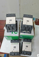 Disjoncteur thermomagnétique de moteur TeSys de marque Schneider, modèle LC1D65A DC24V LAD4T3B, commande par bouton, courant réglable.