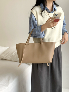 Wholesale Korean Style Large Capacity Versatile Tote <b>Bags</b> Premium Design Ladies Shopping Handbags For <b>Work</b> Dating And Campus - Product Image 6