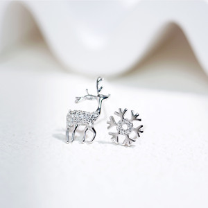 925 Sterling Bạc Không Đối Xứng Hươu Bông Tuyết Hình Dạng Stud Bông Tai <span class=keywords><strong>Cubic</strong></span> <span class=keywords><strong>Zirconia</strong></span> Giáng Sinh Đồ Trang Sức Kỷ Niệm Đảng Quà Tặng - Product Image 2