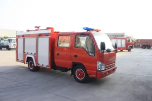 4x2 Isuzu मैनुअल डीजल आग इंजन ट्रक 3cbm 3ton 3000L छोटे पानी की टंकी के लिए आग ट्रक गर्म बिक्री