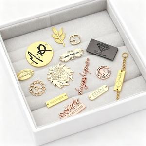 Insignias Metálicas de Aleación de Zinc Esmaltadas de Alta Calidad con Diseño Personalizado al por Mayor para Ropa - Product Image 3