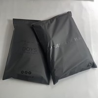 Sacs en polyéthylène noirs mats personnalisés en gros avec fermeture éclair pour emballage de sweats à capuche, pochettes en plastique avec fermeture éclair imprimées avec logo personnalisé