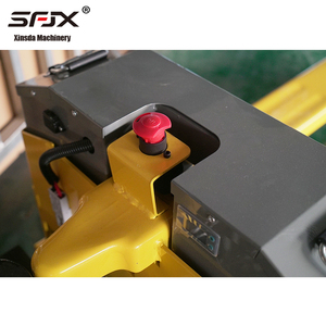 Transpalette électrique hydraulique Xinsda Machinery, capacité 2000-3000 kg, fourches réglables, corps jaune - Product Image 1
