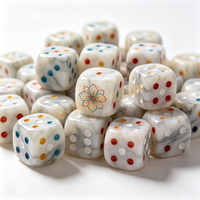 Dés de jeu personnalisés en résine de pierre de jade, couleur personnalisée, dés de casino, dés de jeu rebondissants, cubes, encre métallique, coins arrondis, dés personnalisés avec logo