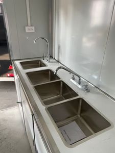 Food Truck Gelateria con Congelatore, Furgone Mobile per Dessert in Vendita in Europa e USA - Product Image 5