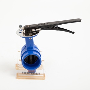 วาล์วผีเสื้อแบบมีร่องเหล็กหล่อ DN65 แบบใช้มือสำหรับสื่อของเหลว - Product Image 1