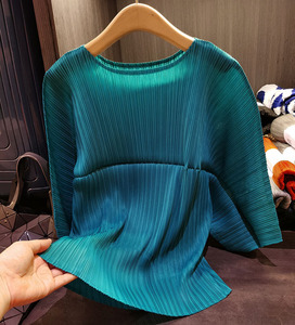 Maglietta da donna plissettata a pieghe di nicchia indossabile anteriore e posteriore ampia plus size puro colore tutto abbinato - Product Image 4