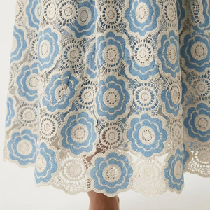 Fabricante de Vestidos Profesionales, Servicio OEM de Ropa Personalizada, Vestido Maxi Elegante Azul con Encaje Floral para Mujer, Vestido de Vacaciones con Volantes - Product Image 5