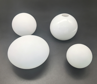 Abat-jour en verre soufflé givré opale blanc laiteux sur mesure pour suspension de plafond, vente en gros