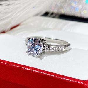 แหวนเพชรโรสโกลด์สำหรับผู้หญิง รุ่น F1111 เพชรทรงกลมเจียระไนแบบบริลเลียนท์ เพชรสังเคราะห์เพาะเลี้ยงในห้องปฏิบัติการ สี G ประดับเพชรด้านข้าง เหมาะสำหรับเป็นแหวนหมั้น - Product Image 6