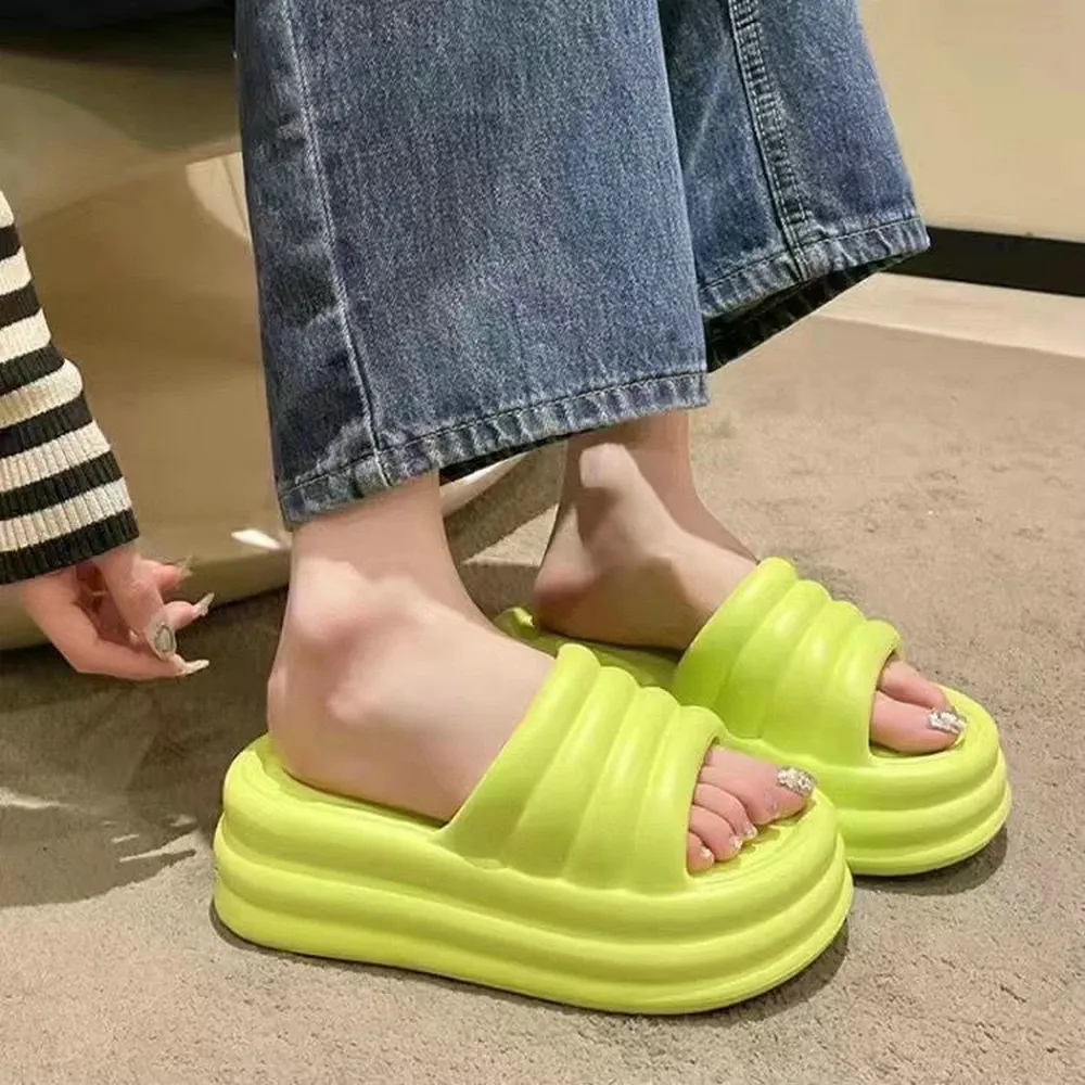2.69 dolar modeli QFT018 terlik boyutu 36-41 kaymaz duş ayakkabı burnu açık kadınlar için egzersiz toptan sandaletler terlik banyo