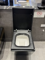 Bidet de toilette à double chasse d'eau moderne européenne Design carré noir Matériau céramique à suspension murale monobloc pour salle de bain des filles chinoises