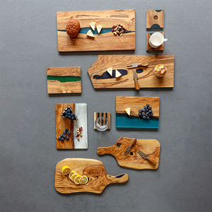 <span class=keywords><strong>Planche</strong></span> à découper en bois d'olivier naturel de maison avec résine pour collation de charcuterie - Product Image 3
