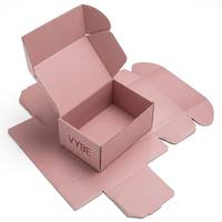 Boîtes en papier rose personnalisées, boîtes pliantes en carton ondulé biodégradables, images de rendu 3D gratuites pour les boîtes d'emballage de vêtements de pyjama