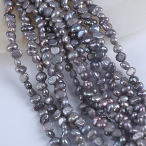 Perles d'eau douce naturelles de 18 cm, 4-5 mm, double face, forme baroque, blanches, brillantes, avec trou latéral gris, parfaites pour la fabrication de boucles d'oreilles et de colliers - Product Image 3
