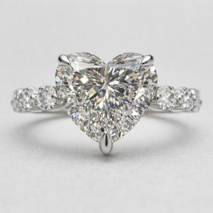 Anillo de Platino para Mujer con Diamantes Naturales, Joya de Lujo con Acabado Liso para Propuesta de Matrimonio y Uso Diario - Product Image 1