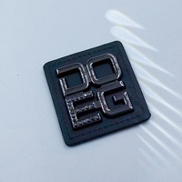 Écussons personnalisés en métal et cuir écologiques, logo en relief 3D, découpe au laser, impression numérique, étiquette multi-motifs pour vêtements